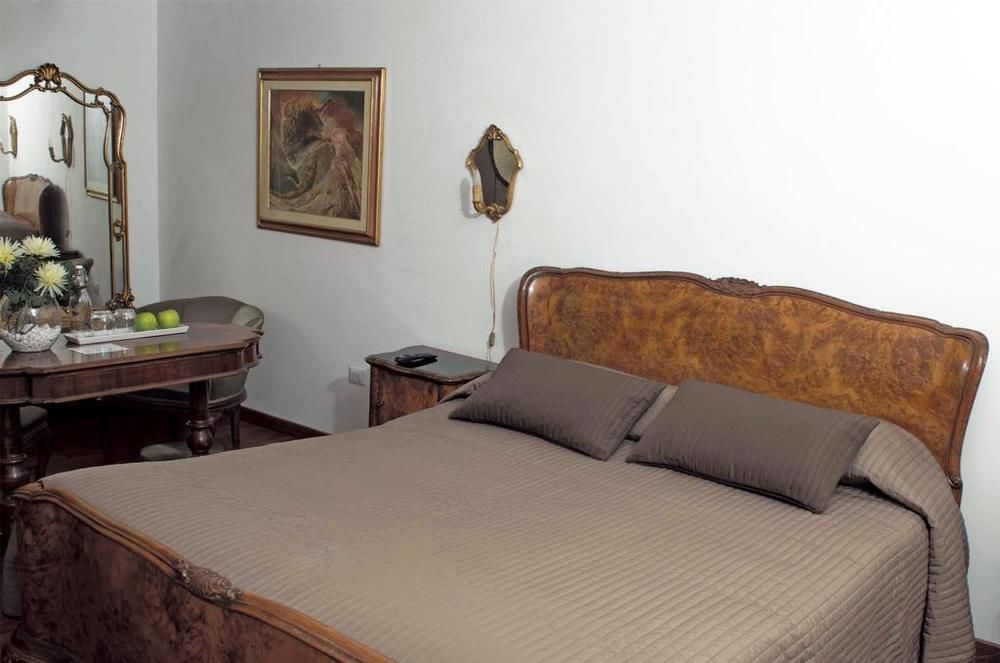 Il Podesta Fabriano Buitenkant foto